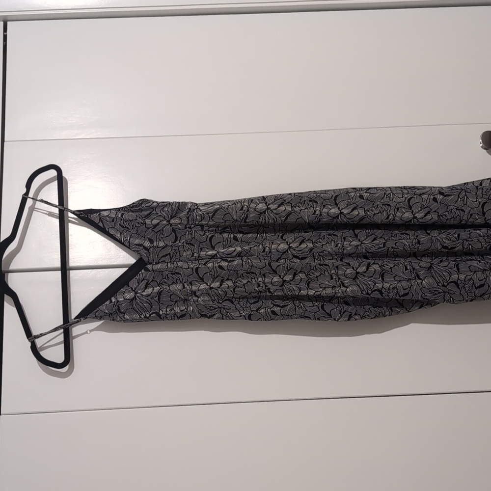ASTR Black Floral Ruched V-Neck Sleeveless Midi Dress Metallic Size Small - Picture 10 of 10